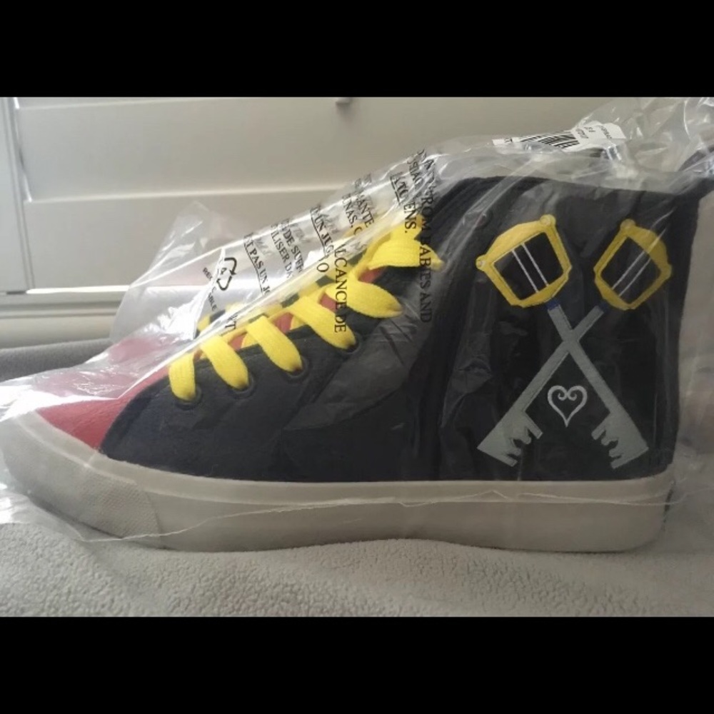 Hot Topic Kingdom Hearts Men’s Shoes